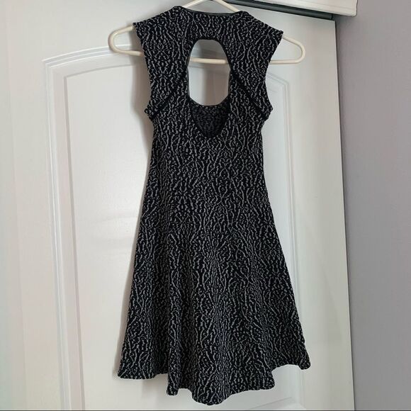 Silence + Noise Abstract Black and White Back Cut Out Mini Dress - Picture 3 of 6